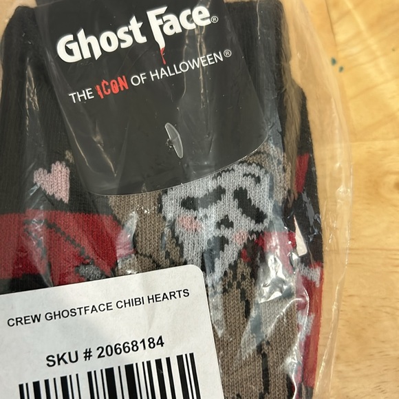 Scream Ghost Face Chibi Bundle: Enamel Pin and Crew Socks - Picture 12 of 16